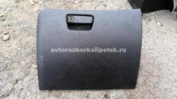 Бардачек на ресталинг мицубиси каризма с 1999 по 2003 год цвет черный, АВТОРАЗБОРКА В ЛИПЕЦКЕ Продажа запчастей на Mitsubishi Carisma avtorazborkalipetsk.ru